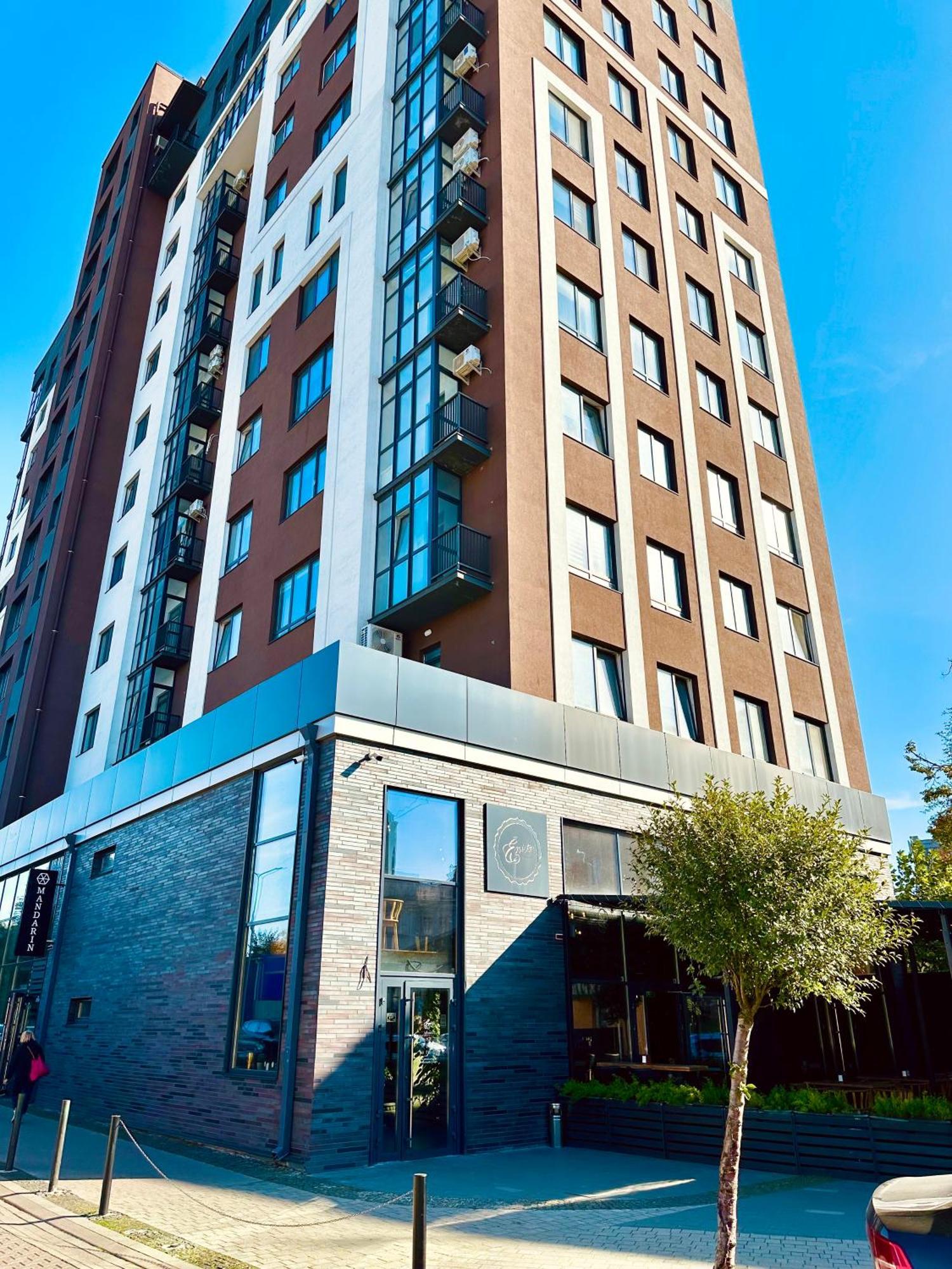 Comfortable Apartments With A Coffee Machine In The City Centre, Zlata Plaza Rivne Exterior foto