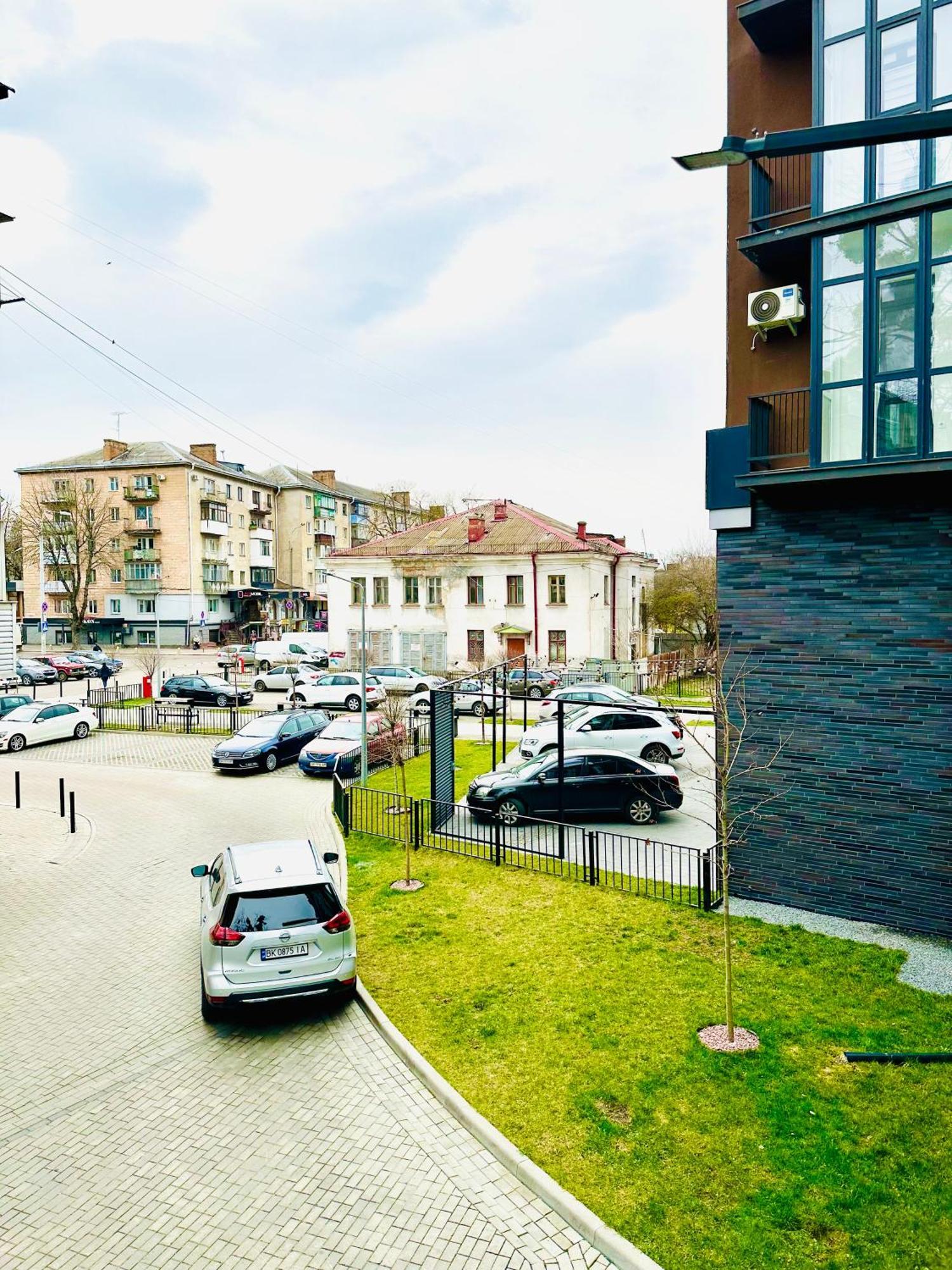 Comfortable Apartments With A Coffee Machine In The City Centre, Zlata Plaza Rivne Exterior foto