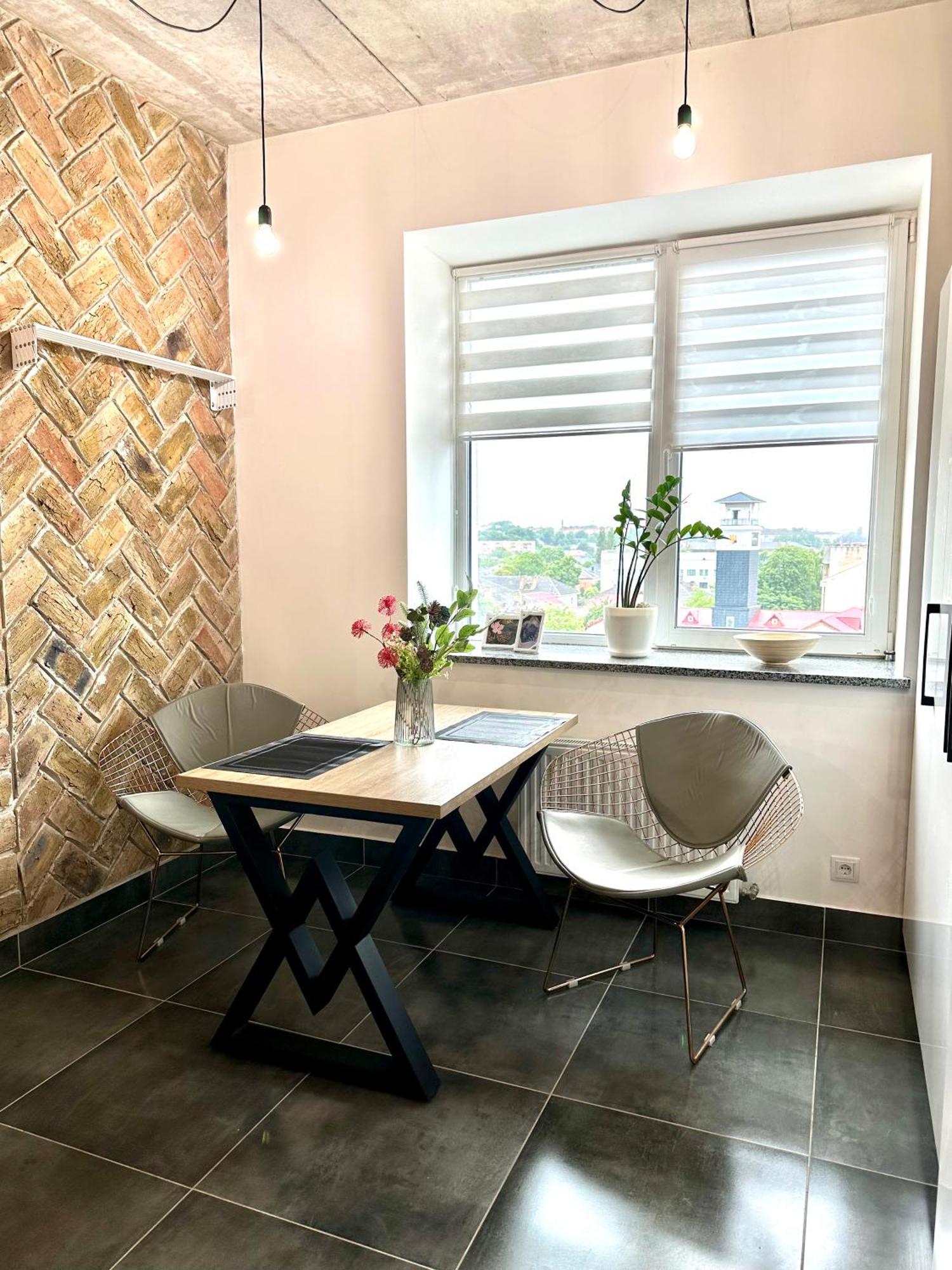 Comfortable Apartments With A Coffee Machine In The City Centre, Zlata Plaza Rivne Exterior foto